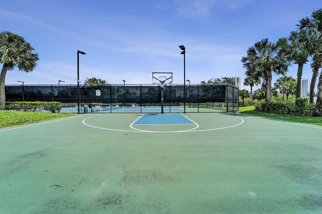 En Venta: $1,275,000 (3 camas, 2 baños, 2126 Pies cuadrados)