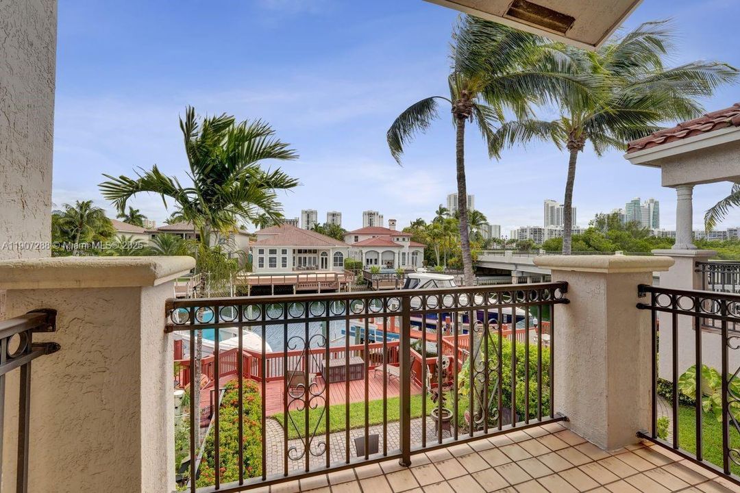 En Venta: $1,275,000 (3 camas, 2 baños, 2126 Pies cuadrados)