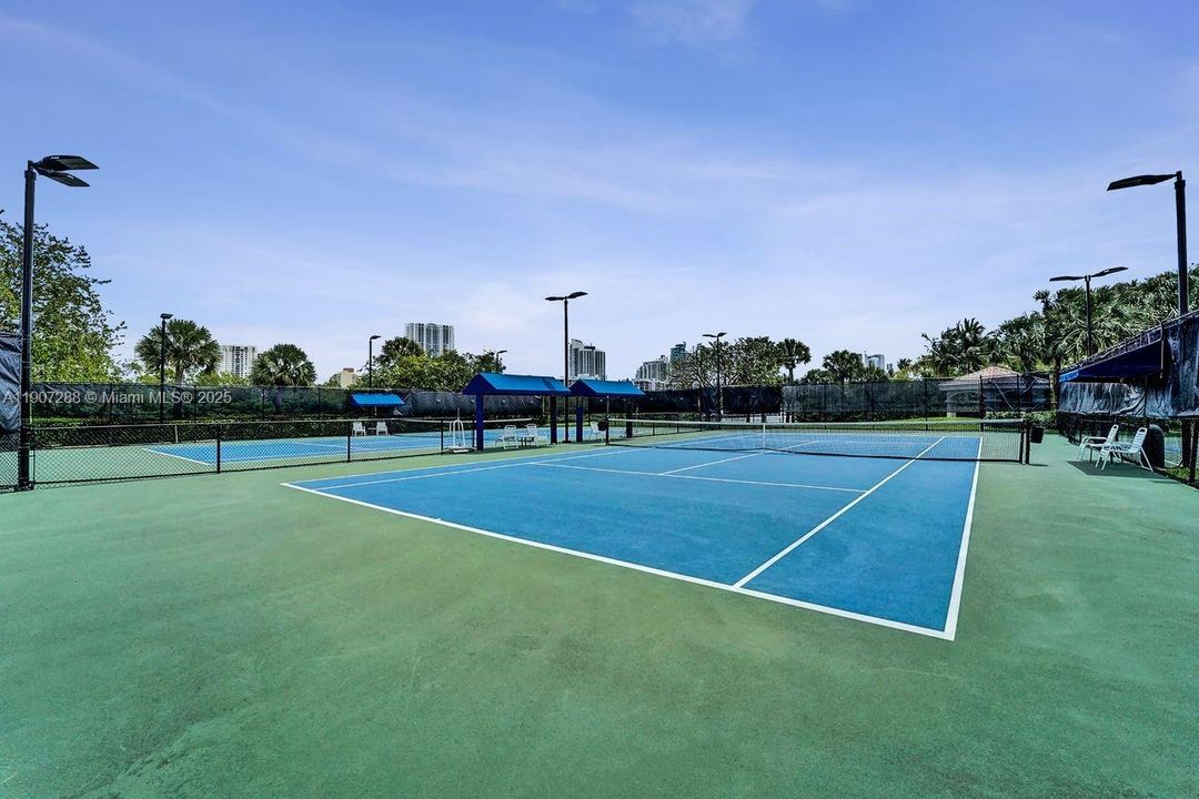 En Venta: $1,275,000 (3 camas, 2 baños, 2126 Pies cuadrados)