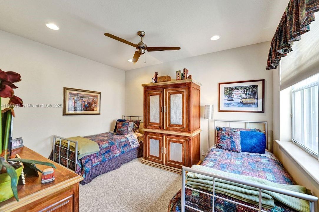 En Venta: $1,275,000 (3 camas, 2 baños, 2126 Pies cuadrados)