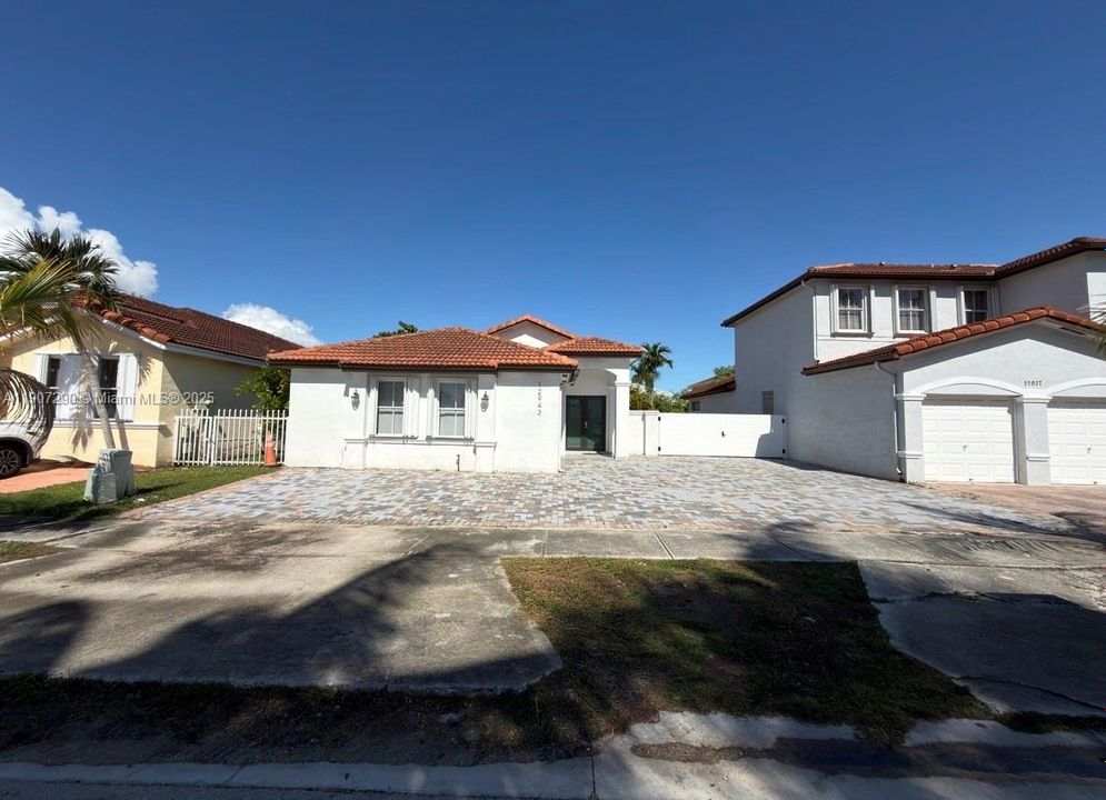 For Rent: $3,700 (3 beds, 2 baths, 1658 Square Feet)