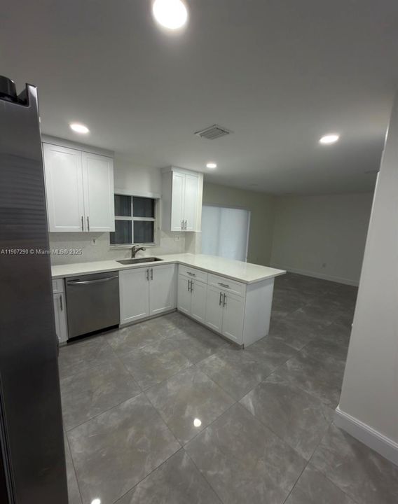 For Rent: $3,700 (3 beds, 2 baths, 1658 Square Feet)