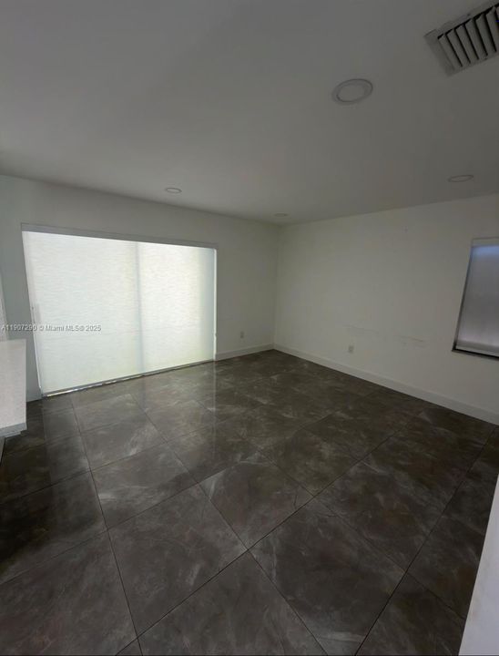 For Rent: $3,700 (3 beds, 2 baths, 1658 Square Feet)