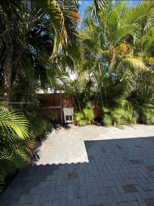 For Rent: $3,700 (3 beds, 2 baths, 1658 Square Feet)