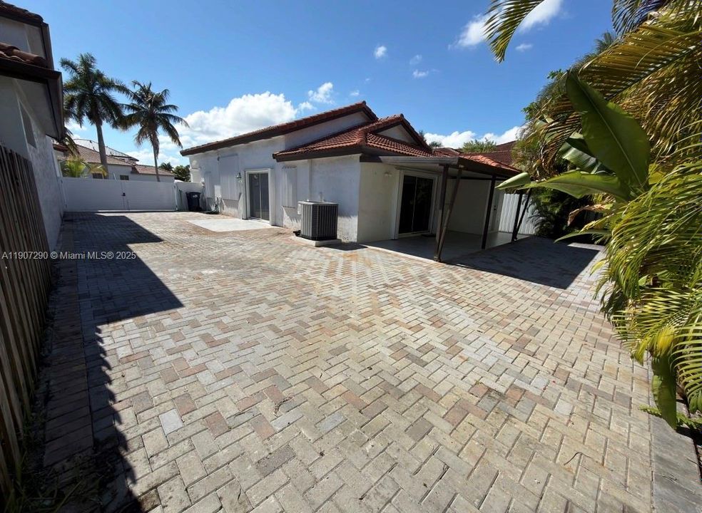 For Rent: $3,700 (3 beds, 2 baths, 1658 Square Feet)