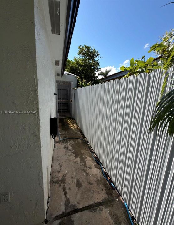 For Rent: $3,700 (3 beds, 2 baths, 1658 Square Feet)