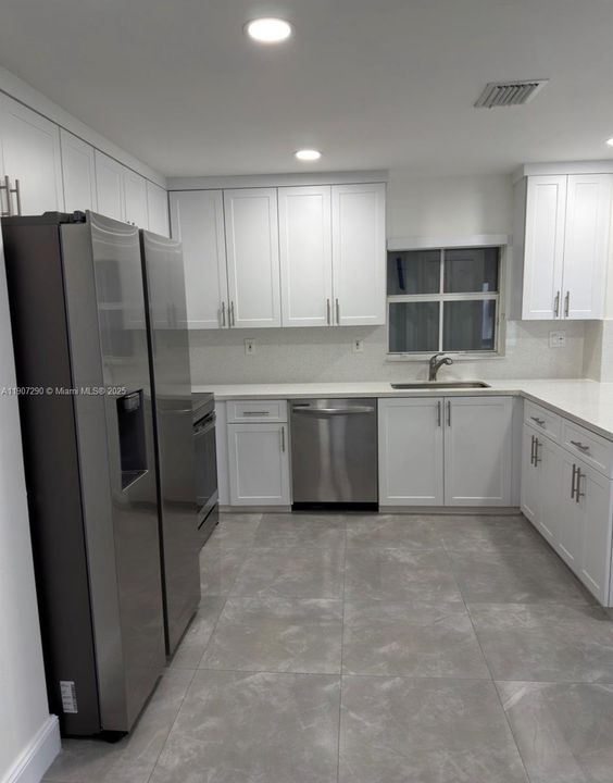For Rent: $3,700 (3 beds, 2 baths, 1658 Square Feet)