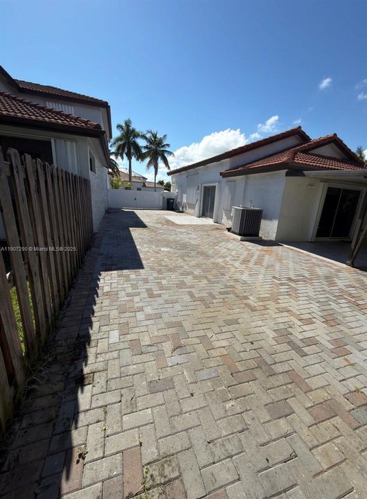 For Rent: $3,700 (3 beds, 2 baths, 1658 Square Feet)