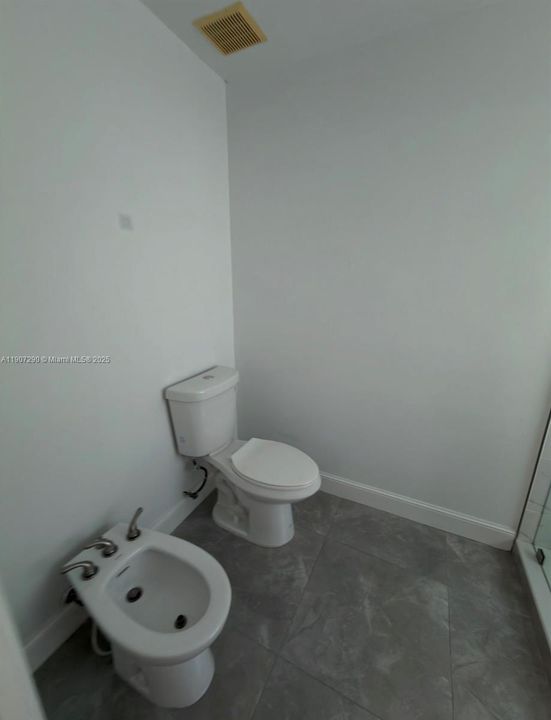 For Rent: $3,700 (3 beds, 2 baths, 1658 Square Feet)