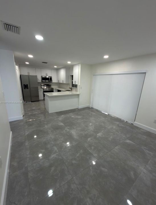 For Rent: $3,700 (3 beds, 2 baths, 1658 Square Feet)