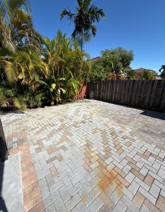 For Rent: $3,700 (3 beds, 2 baths, 1658 Square Feet)