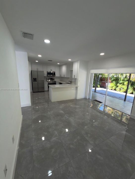 For Rent: $3,700 (3 beds, 2 baths, 1658 Square Feet)