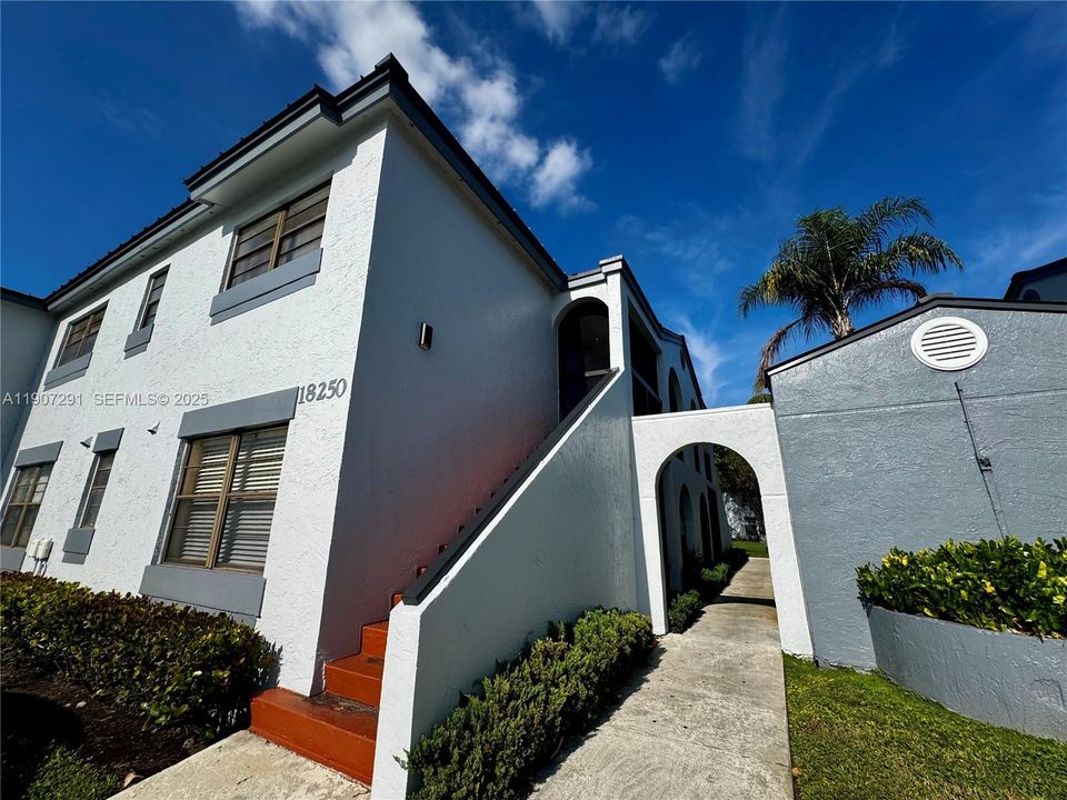 En Venta: $256,000 (2 camas, 2 baños, 900 Pies cuadrados)