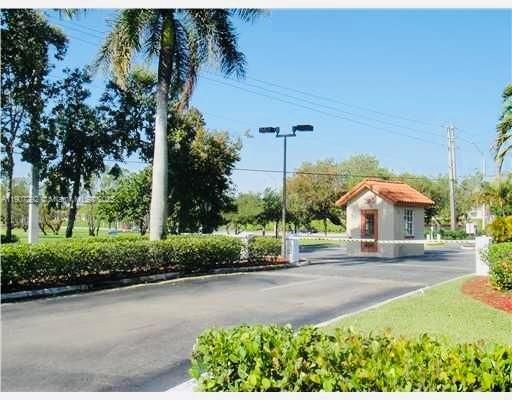 Active With Contract: $1,700 (1 beds, 1 baths, 720 Square Feet)