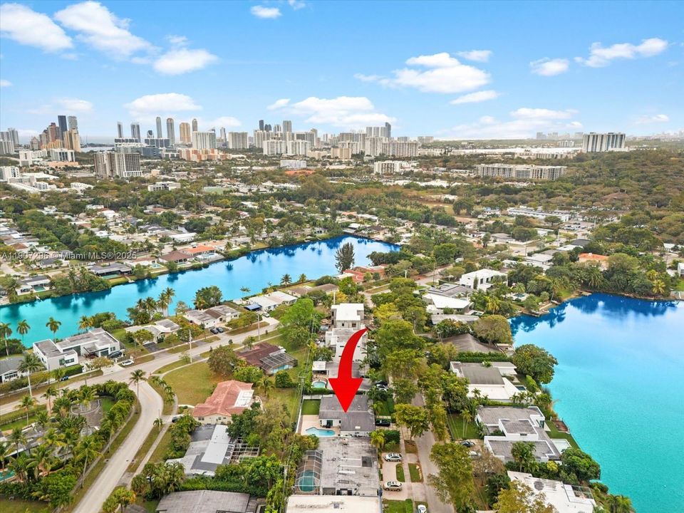 合同活跃: $1,395,000 (4 贝兹, 3 浴室, 2598 平方英尺)