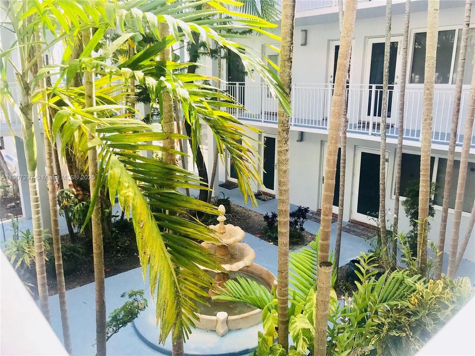 For Rent: $1,900 (1 beds, 1 baths, 710 Square Feet)