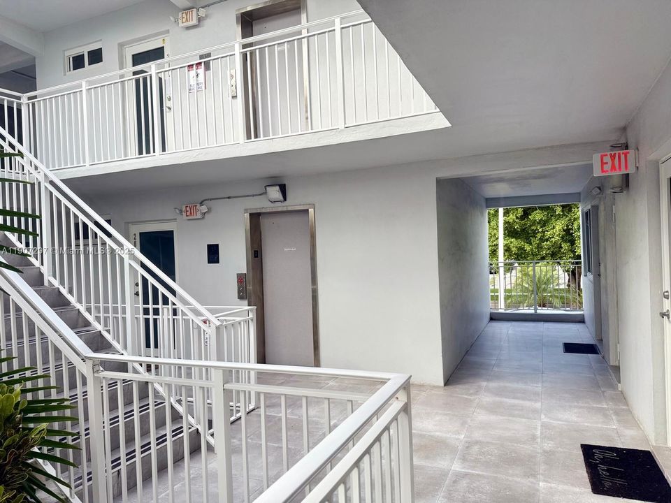 For Rent: $1,900 (1 beds, 1 baths, 710 Square Feet)