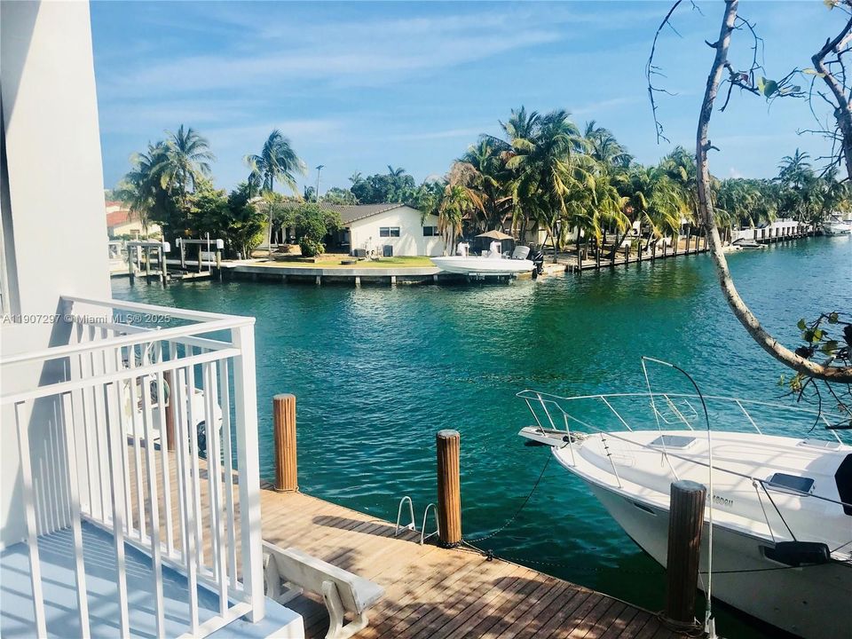 For Rent: $1,900 (1 beds, 1 baths, 710 Square Feet)