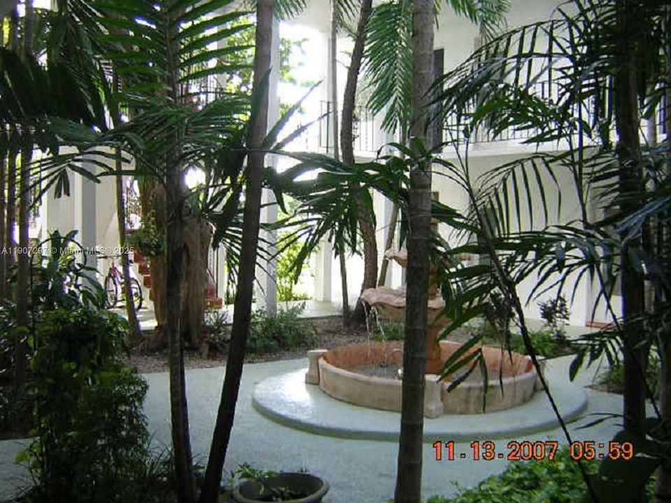 For Rent: $1,900 (1 beds, 1 baths, 710 Square Feet)