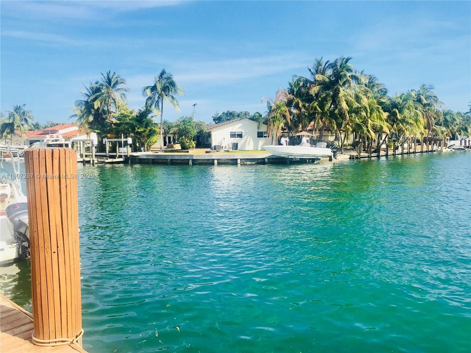 For Rent: $1,900 (1 beds, 1 baths, 710 Square Feet)