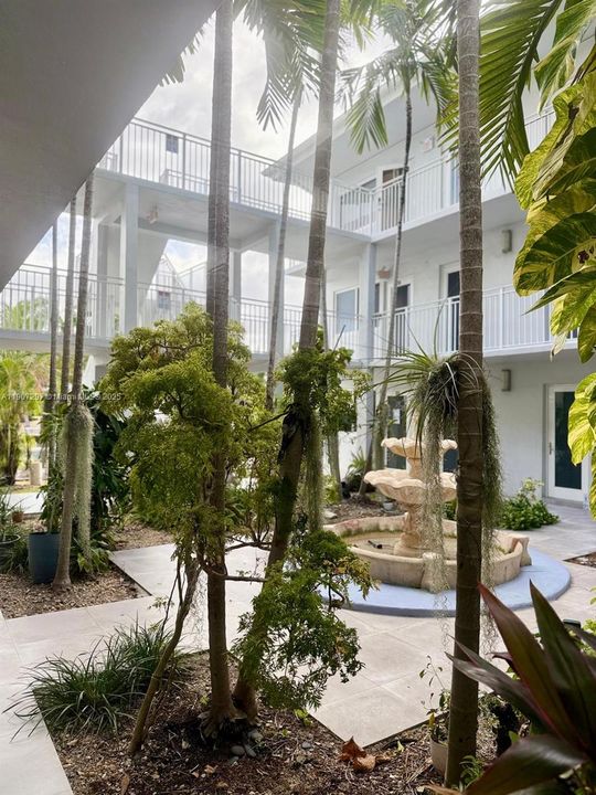 For Rent: $1,900 (1 beds, 1 baths, 710 Square Feet)