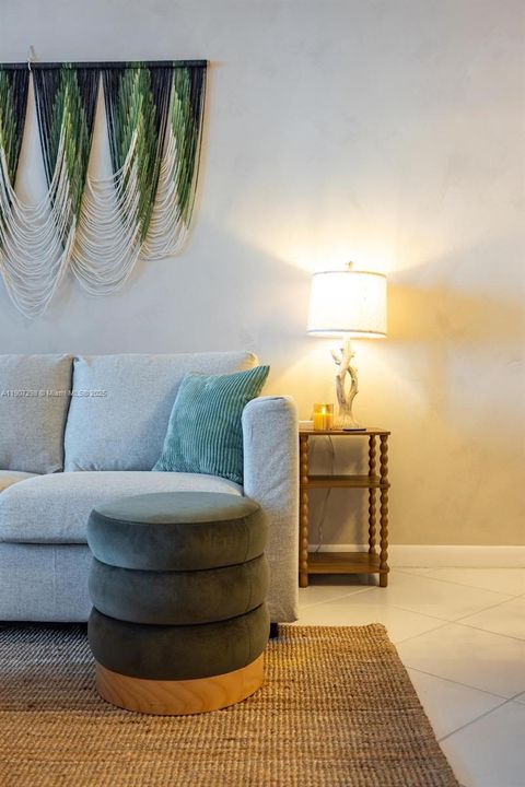 Activo con contrato: $6,800 (1 camas, 1 baños, 900 Pies cuadrados)