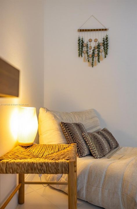 Activo con contrato: $6,800 (1 camas, 1 baños, 900 Pies cuadrados)