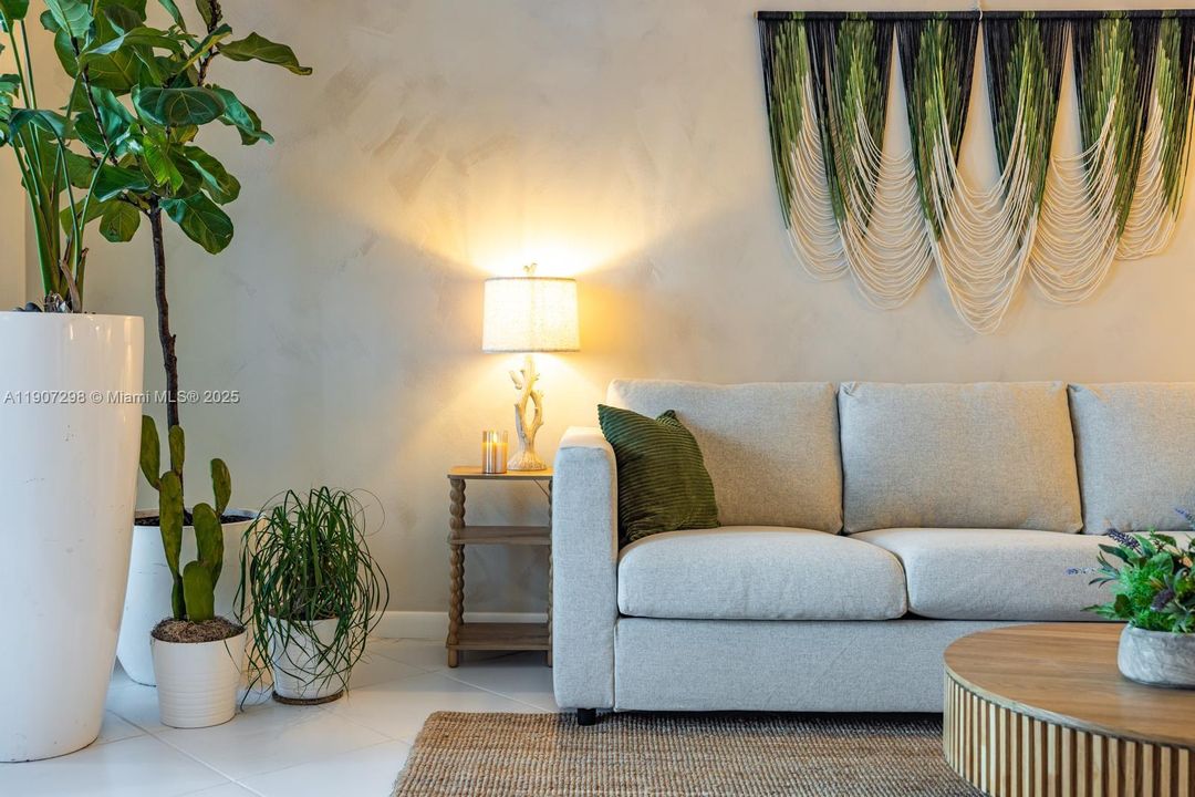 Activo con contrato: $6,800 (1 camas, 1 baños, 900 Pies cuadrados)