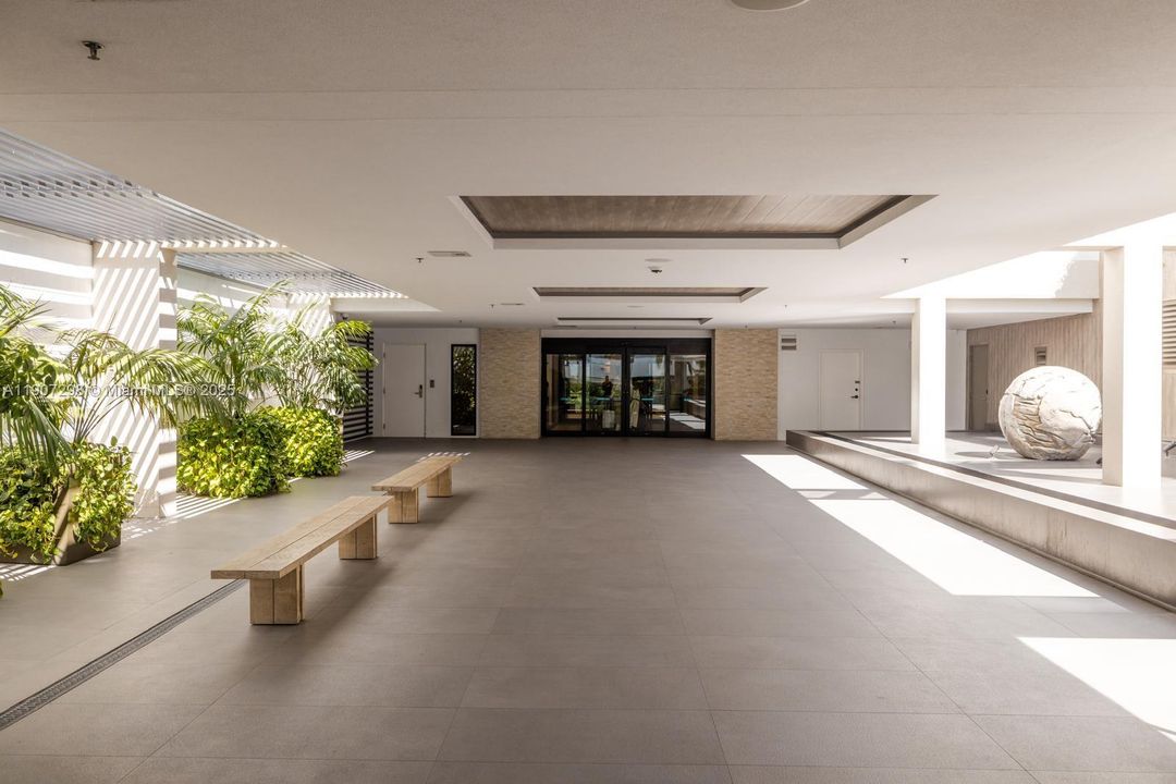 Activo con contrato: $6,800 (1 camas, 1 baños, 900 Pies cuadrados)