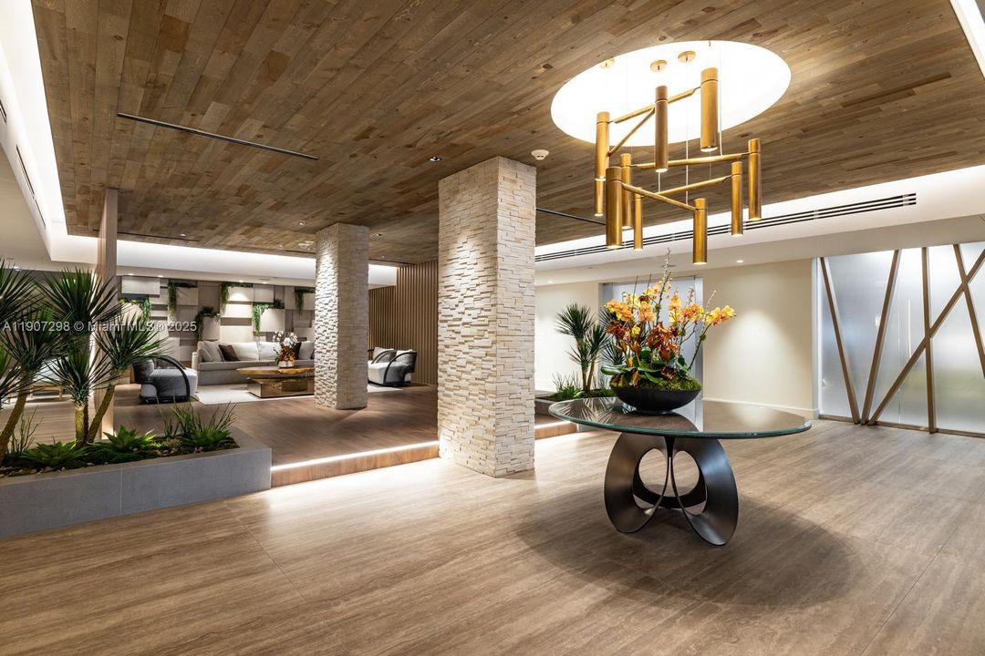 Activo con contrato: $6,800 (1 camas, 1 baños, 900 Pies cuadrados)