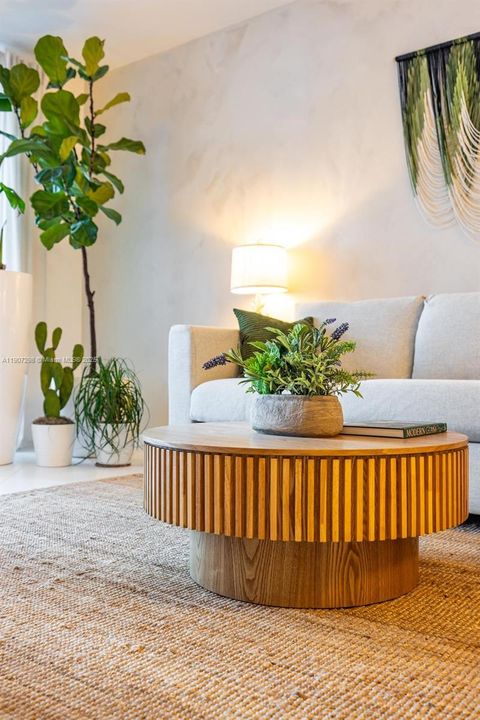 Activo con contrato: $6,800 (1 camas, 1 baños, 900 Pies cuadrados)