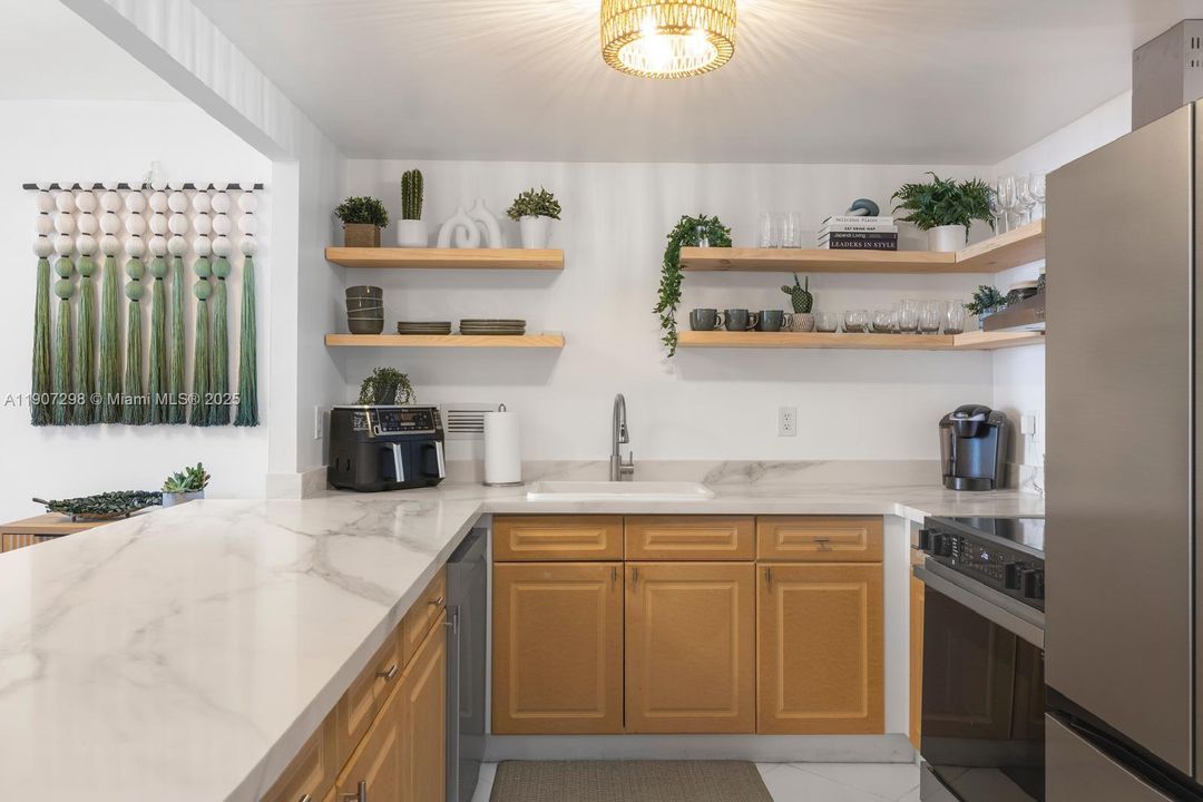 Activo con contrato: $6,800 (1 camas, 1 baños, 900 Pies cuadrados)