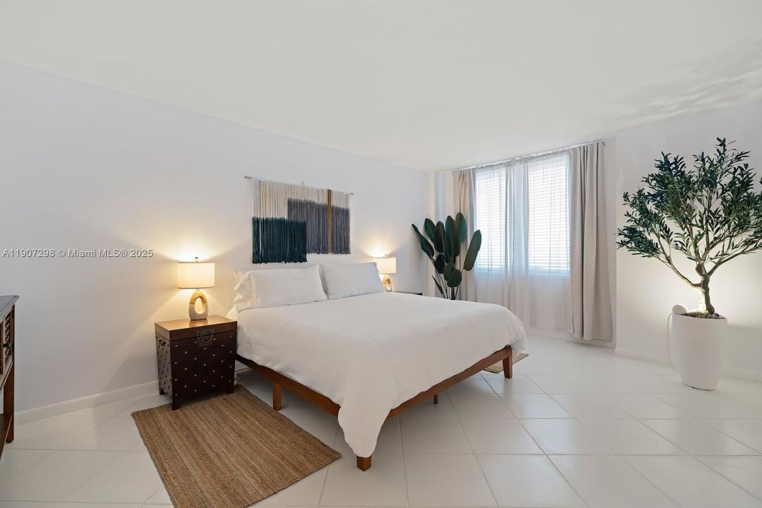 Activo con contrato: $6,800 (1 camas, 1 baños, 900 Pies cuadrados)