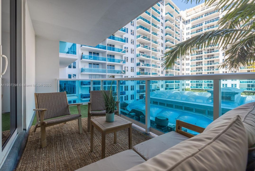 Activo con contrato: $6,800 (1 camas, 1 baños, 900 Pies cuadrados)