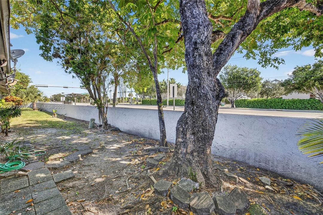 合同活跃: $349,000 (2 贝兹, 2 浴室, 1236 平方英尺)