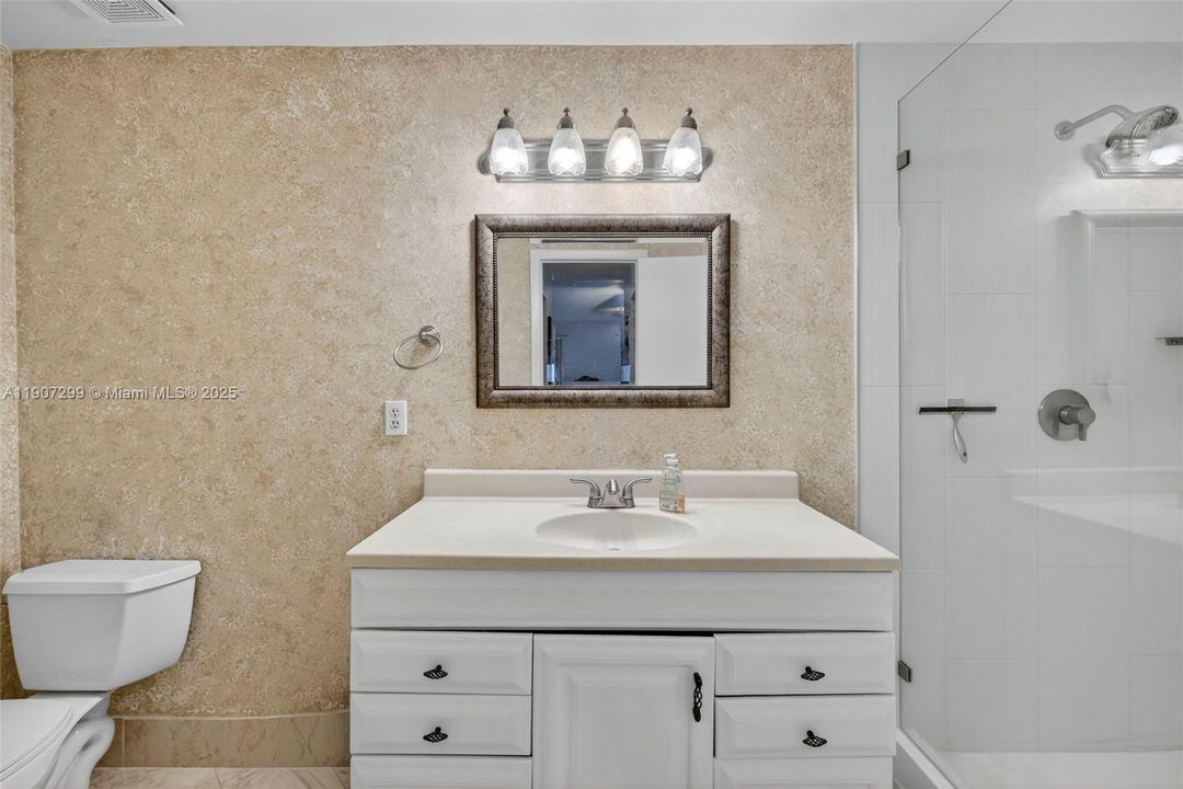 合同活跃: $349,000 (2 贝兹, 2 浴室, 1236 平方英尺)