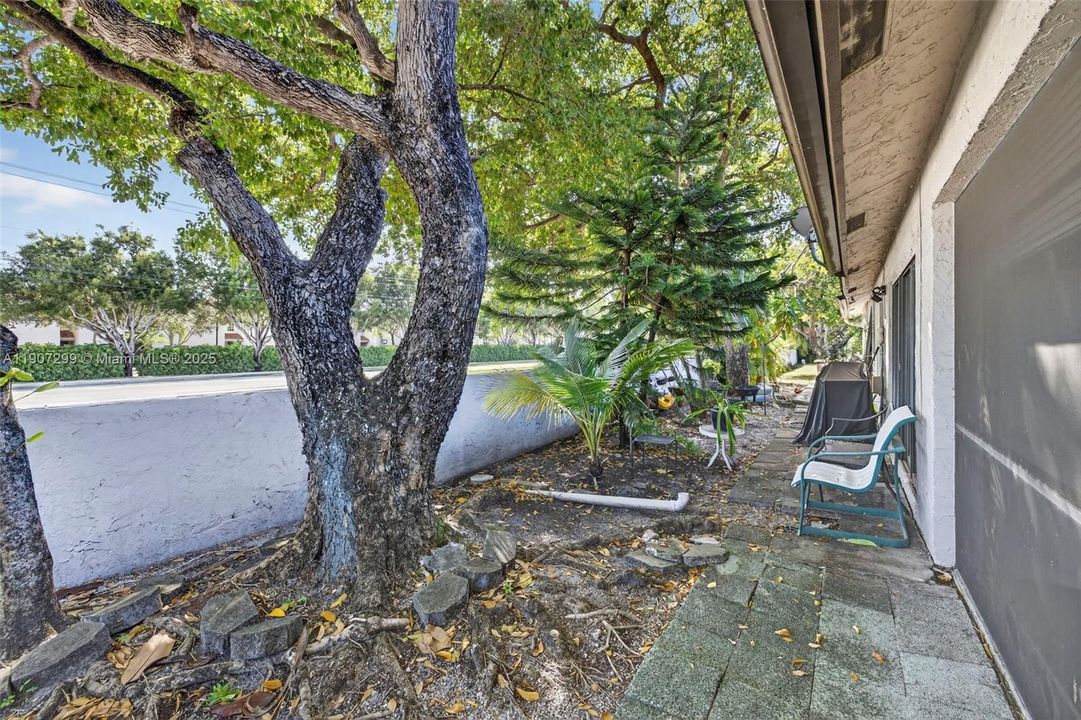 合同活跃: $349,000 (2 贝兹, 2 浴室, 1236 平方英尺)