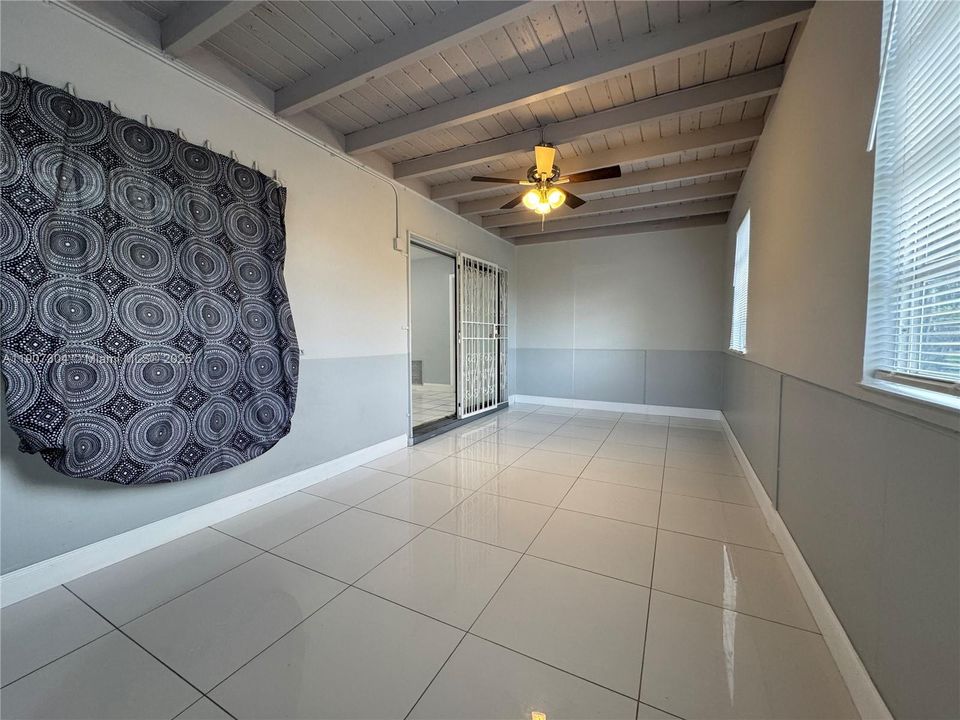 Recently Rented: $2,200 (2 beds, 1 baths, 1234 Square Feet)