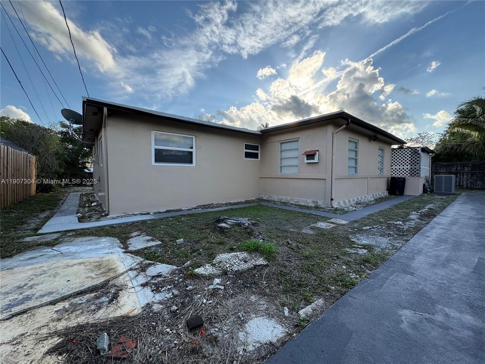 Recently Rented: $2,200 (2 beds, 1 baths, 1234 Square Feet)