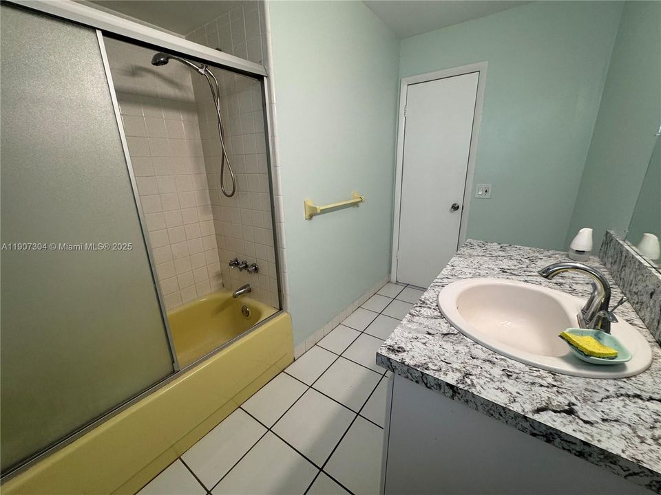 Recently Rented: $2,200 (2 beds, 1 baths, 1234 Square Feet)