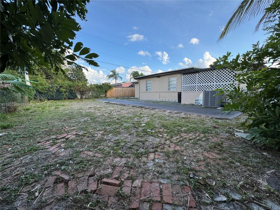 Recently Rented: $2,200 (2 beds, 1 baths, 1234 Square Feet)