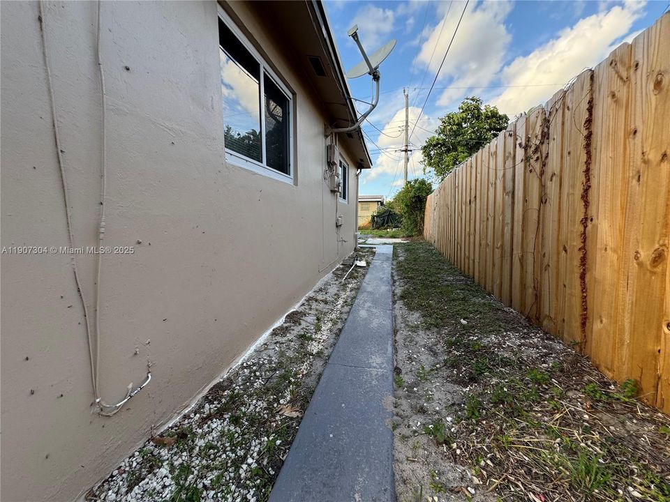 Recently Rented: $2,200 (2 beds, 1 baths, 1234 Square Feet)