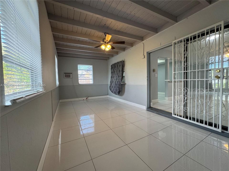 Recently Rented: $2,200 (2 beds, 1 baths, 1234 Square Feet)