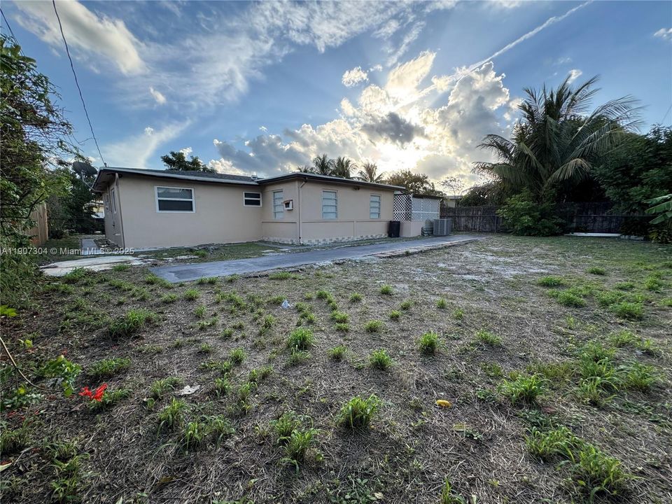 Recently Rented: $2,200 (2 beds, 1 baths, 1234 Square Feet)