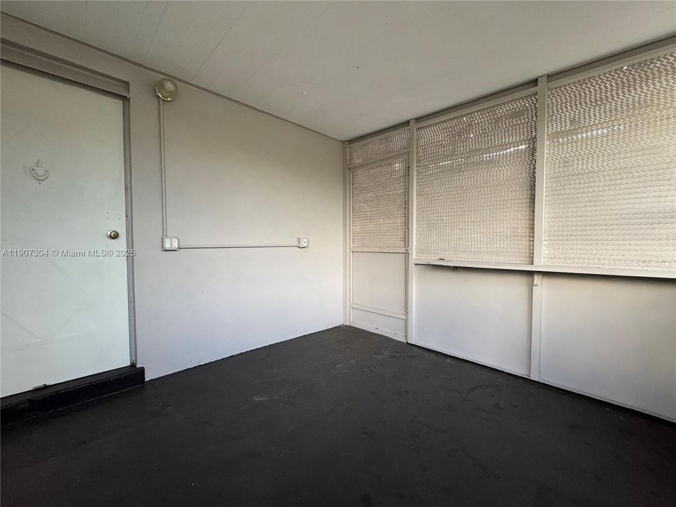 Recently Rented: $2,200 (2 beds, 1 baths, 1234 Square Feet)