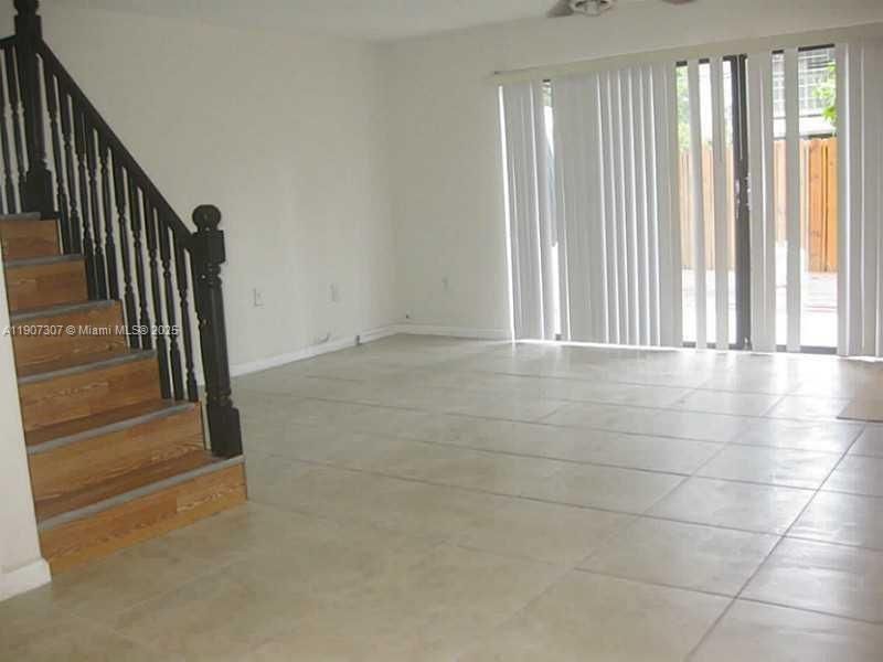 出租: $2,700 (3 贝兹, 2 浴室, 1700 平方英尺)