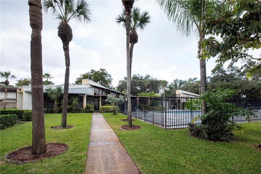 出租: $2,700 (3 贝兹, 2 浴室, 1700 平方英尺)