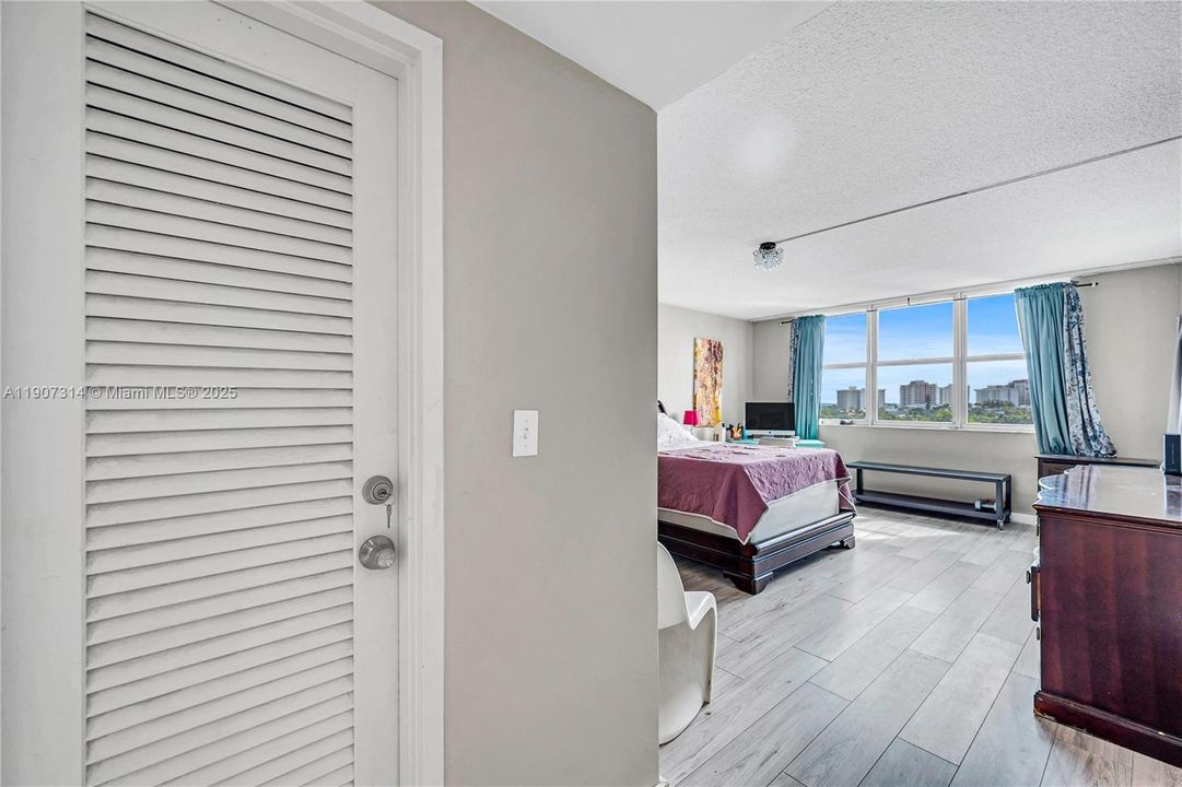 Active With Contract: $635,000 (2 beds, 2 baths, 1490 Square Feet)