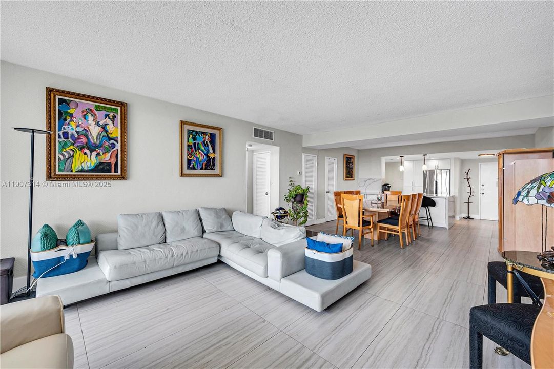 Active With Contract: $635,000 (2 beds, 2 baths, 1490 Square Feet)