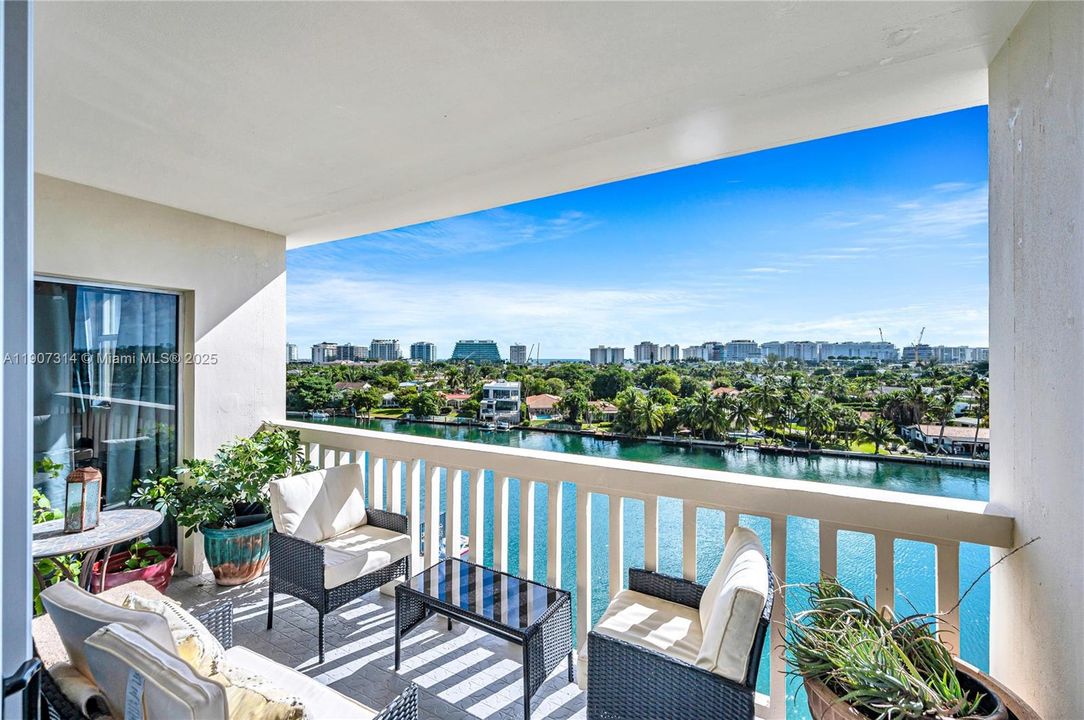 Active With Contract: $635,000 (2 beds, 2 baths, 1490 Square Feet)